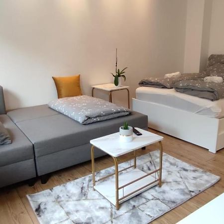 Privatzimmer-2 In Ruhiger Lage 9Min Von Hbh Nuremberg Bagian luar foto